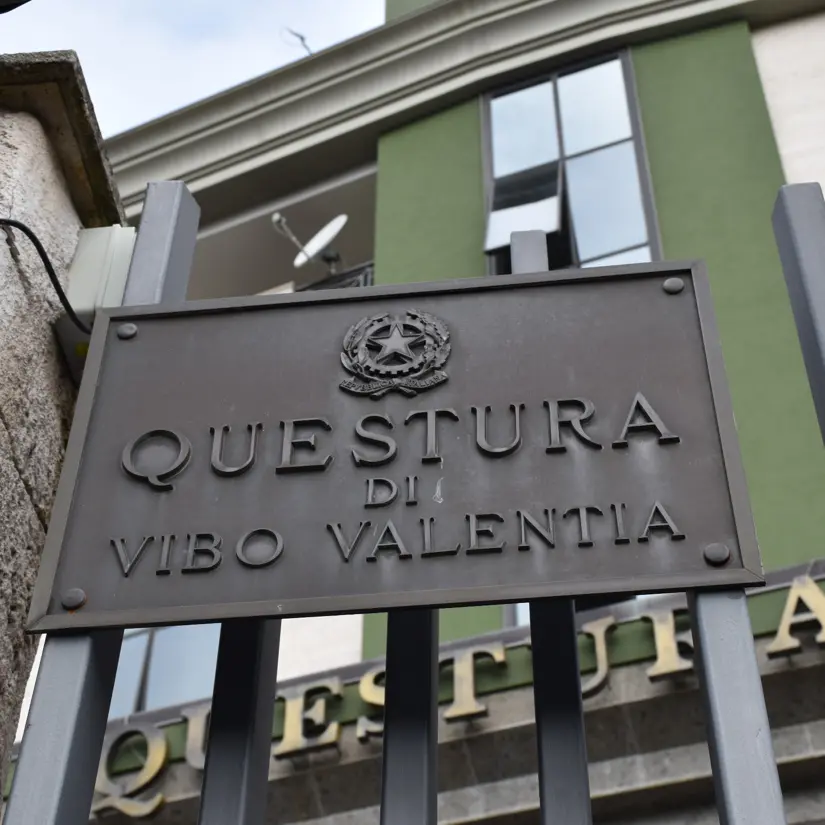 Vibo, Daspo di 4 e 8 anni per due tifosi del Siracusa che saccheggiarono l’autogrill di Pizzo\n