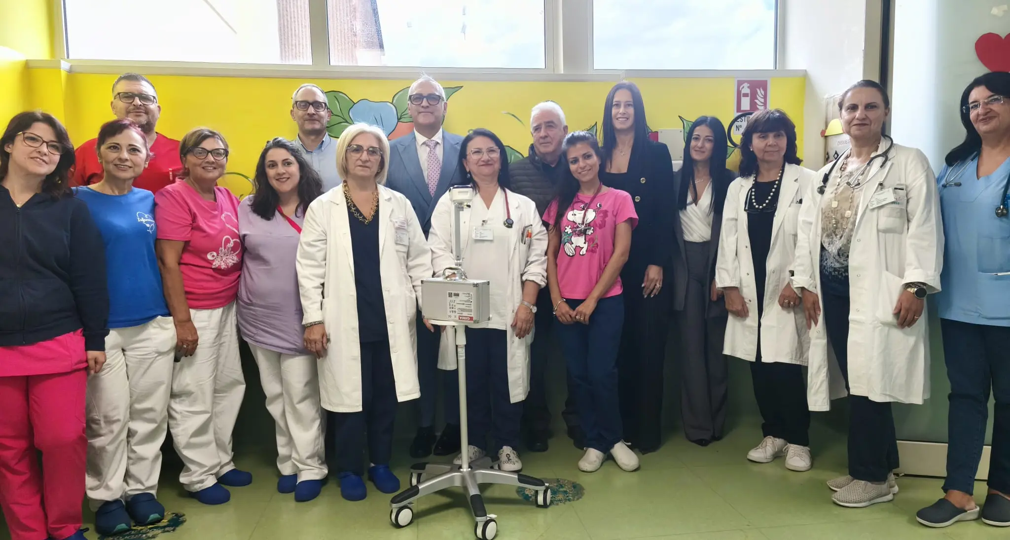 Reggio, un “rilevatore di vene” per i piccoli pazienti: la donazione del CSI e del Garante per l’Infanzia al reparto di Pediatria del GOM\n