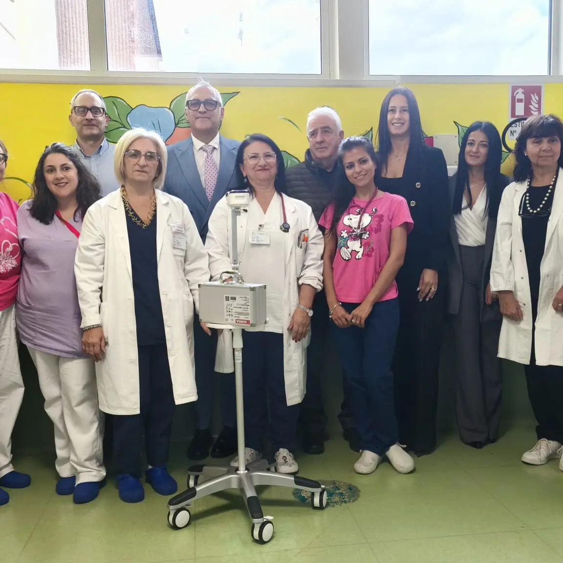 Reggio, un “rilevatore di vene” per i piccoli pazienti: la donazione del CSI e del Garante per l’Infanzia al reparto di Pediatria del GOM\n