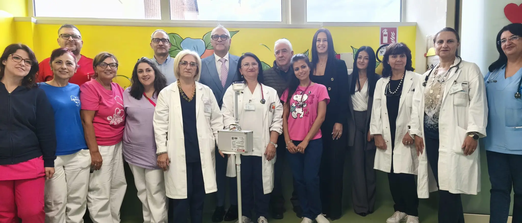Reggio, un “rilevatore di vene” per i piccoli pazienti: la donazione del CSI e del Garante per l’Infanzia al reparto di Pediatria del GOM\n