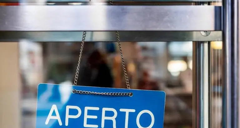 Negozi aperti nei giorni festivi, sindacati proclamano lo sciopero fino al sei gennaio