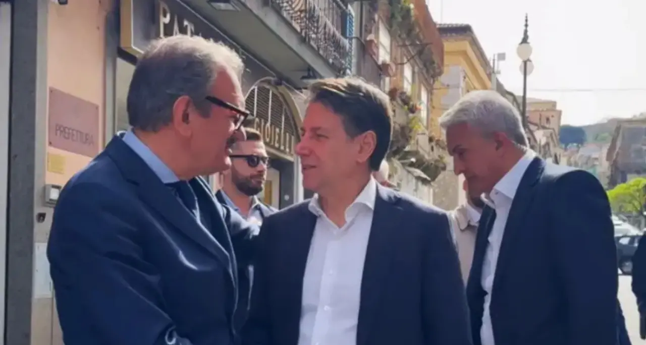 <p>Vibo, il M5s non apre la crisi al Comune ma poco ci manca: «Troppe cose non realizzate, serve un <span style=\"color:hsl(0, 75%, 60%);\">cambio di passo</span>»</p>
