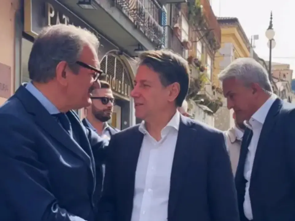 Vibo, il M5s non apre la crisi al Comune ma poco ci manca: «Troppe cose non realizzate, serve un cambio di passo»