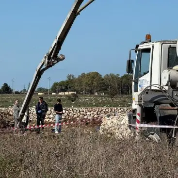 Lecce, pompa di cemento tocca fili elettrici: operaio 67enne muore folgorato\n