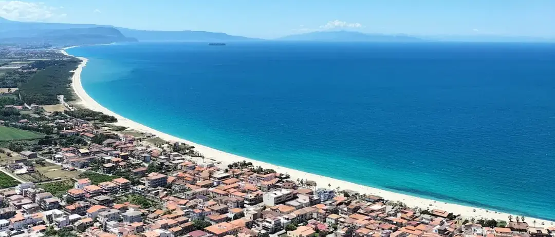 Nicotera, stop ai fertilizzanti entro un km dai corsi d’acqua. Il sindaco: «Ordinanza a tutela del nostro mare»