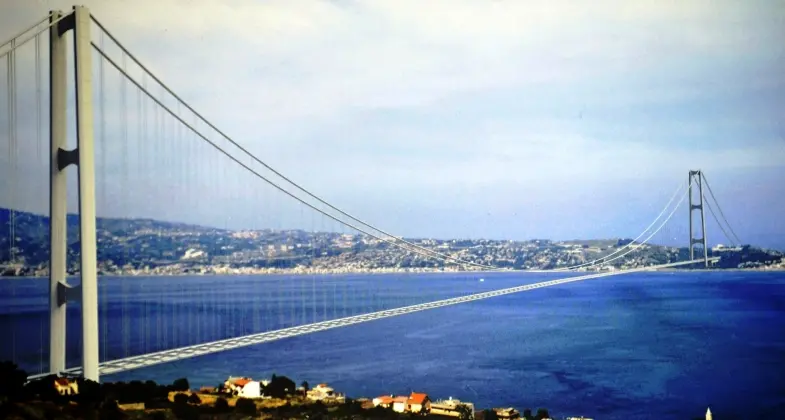 Ponte sullo Stretto, la Corte dei conti dice no al progetto. L’ira di Meloni contro i giudici,\u00A0Salvini: «Andiamo avanti»\n