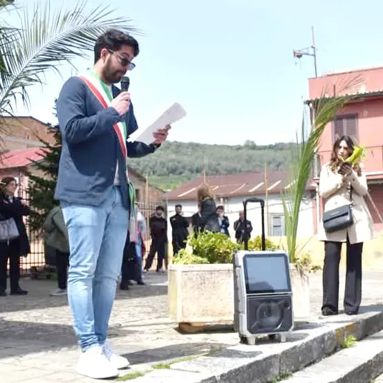 Intimidazione a Seminara, bombola di gas davanti alla porta del Municipio. Il sindaco: «Continuiamo sul cammino della legalità»