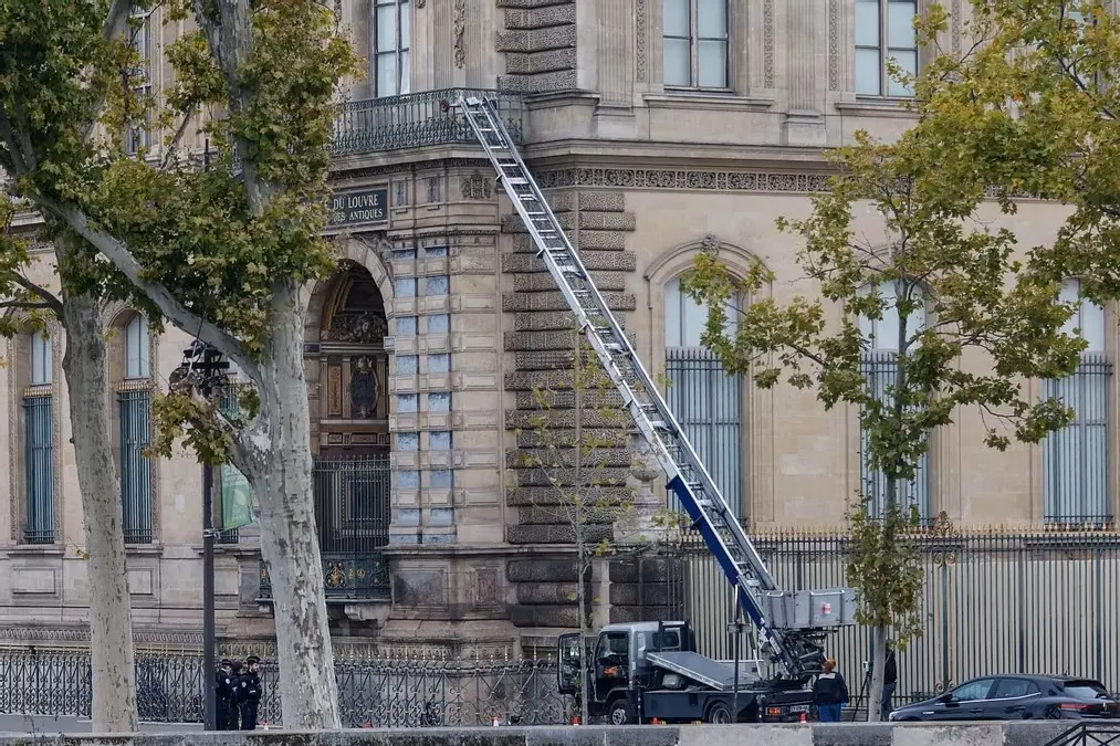 Furto al Louvre, la Procura Parigi annuncia cinque\u00A0nuovi arresti\n