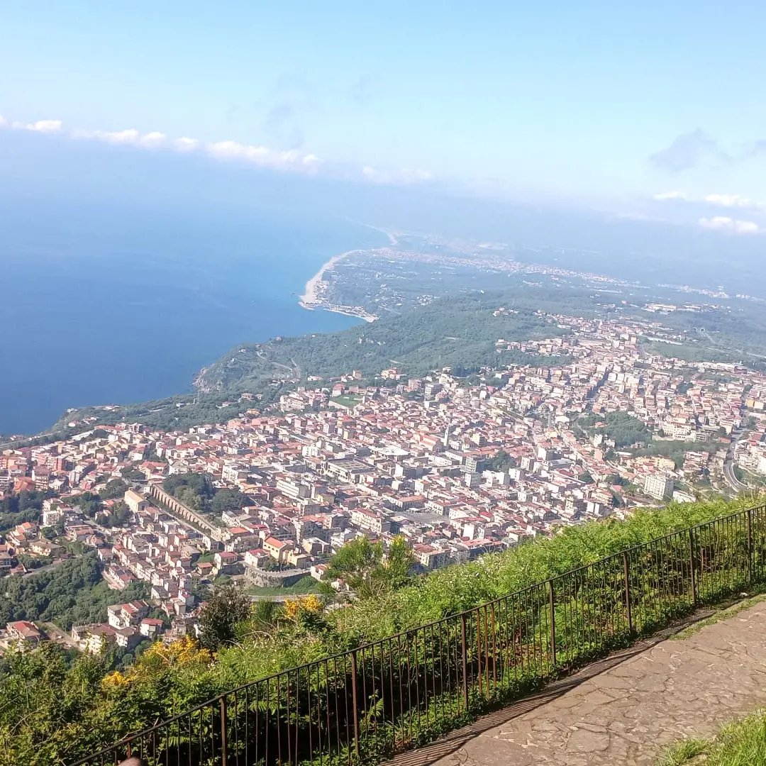 Palmi, incendiato mezzo della ditta impegnata nella riqualificazione del belvedere di monte\u00A0Sant'Elia