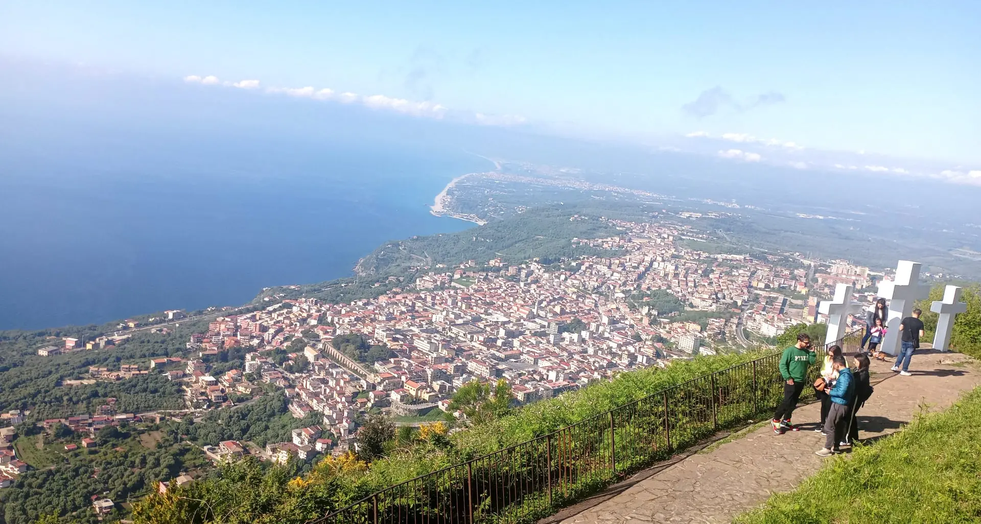Palmi, incendiato mezzo della ditta impegnata nella riqualificazione del belvedere di monte\u00A0Sant'Elia
