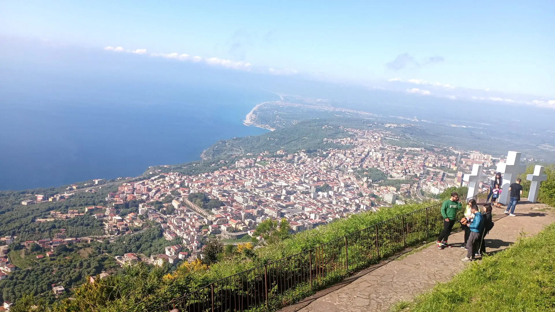 Palmi, incendiato mezzo della ditta impegnata nella riqualificazione del belvedere di monte\u00A0Sant'Elia