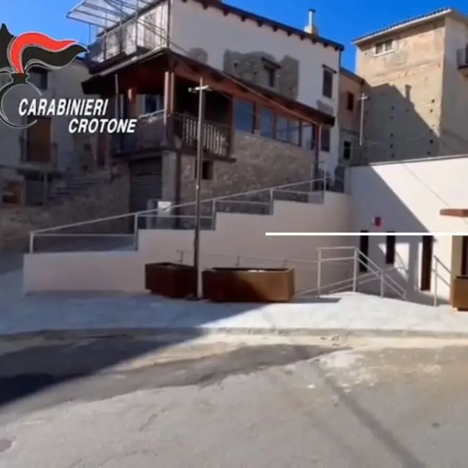 Voto di scambio a Cotronei, il sindaco si difende: «Il mio accusatore mi minacciava su whatsapp, l’ho denunciato»