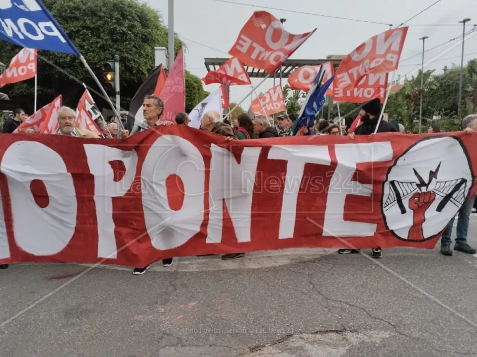 I No Ponte tornano in piazza, manifestazione a Messina il 29 novembre: «Giù le mani dallo Stretto»