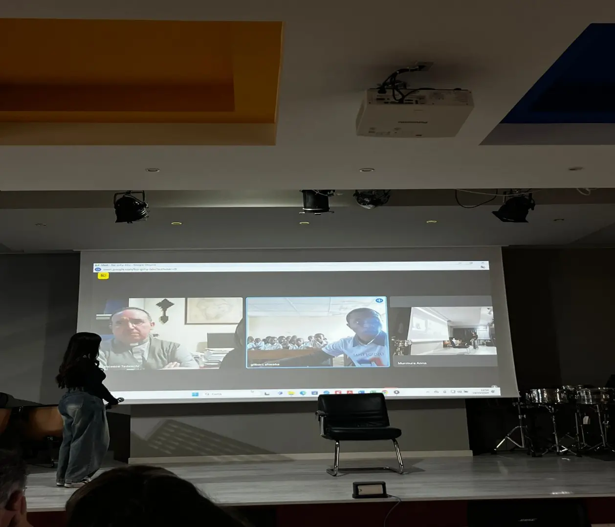 Un ponte di pace tra Vibo\u00A0e l’Africa: il liceo Capialbi\u00A0celebra la Congo Week: «L’istruzione è l’arma più potente contro guerre e povertà»\n