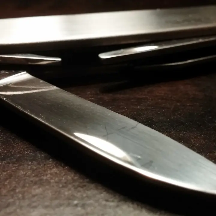 Crotone: auto parcheggiata su una\u00A0pista ciclabile,\u00A0uomo in bici protesta e il proprietario della vettura lo accoltella\n