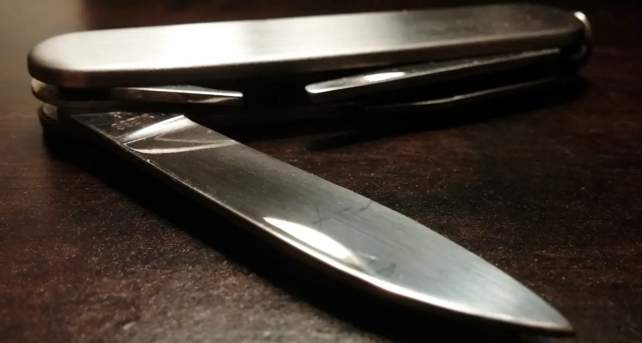 Crotone: auto parcheggiata su una\u00A0pista ciclabile,\u00A0uomo in bici protesta e il proprietario della vettura lo accoltella\n