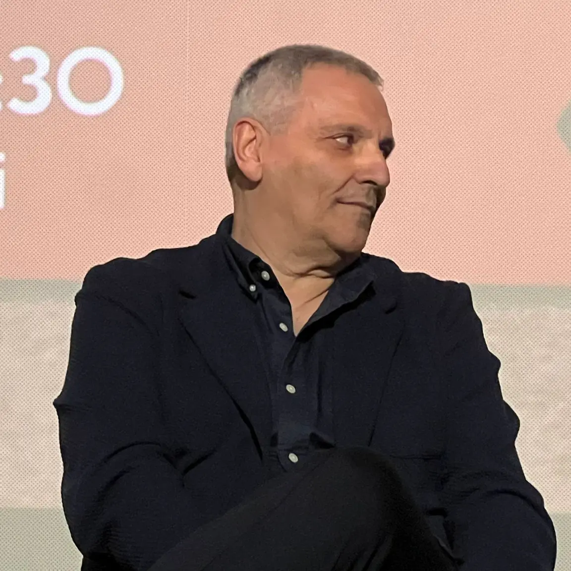 De Giovanni a Cosenza: «La Calabria merita rispetto, non copertine vuote»