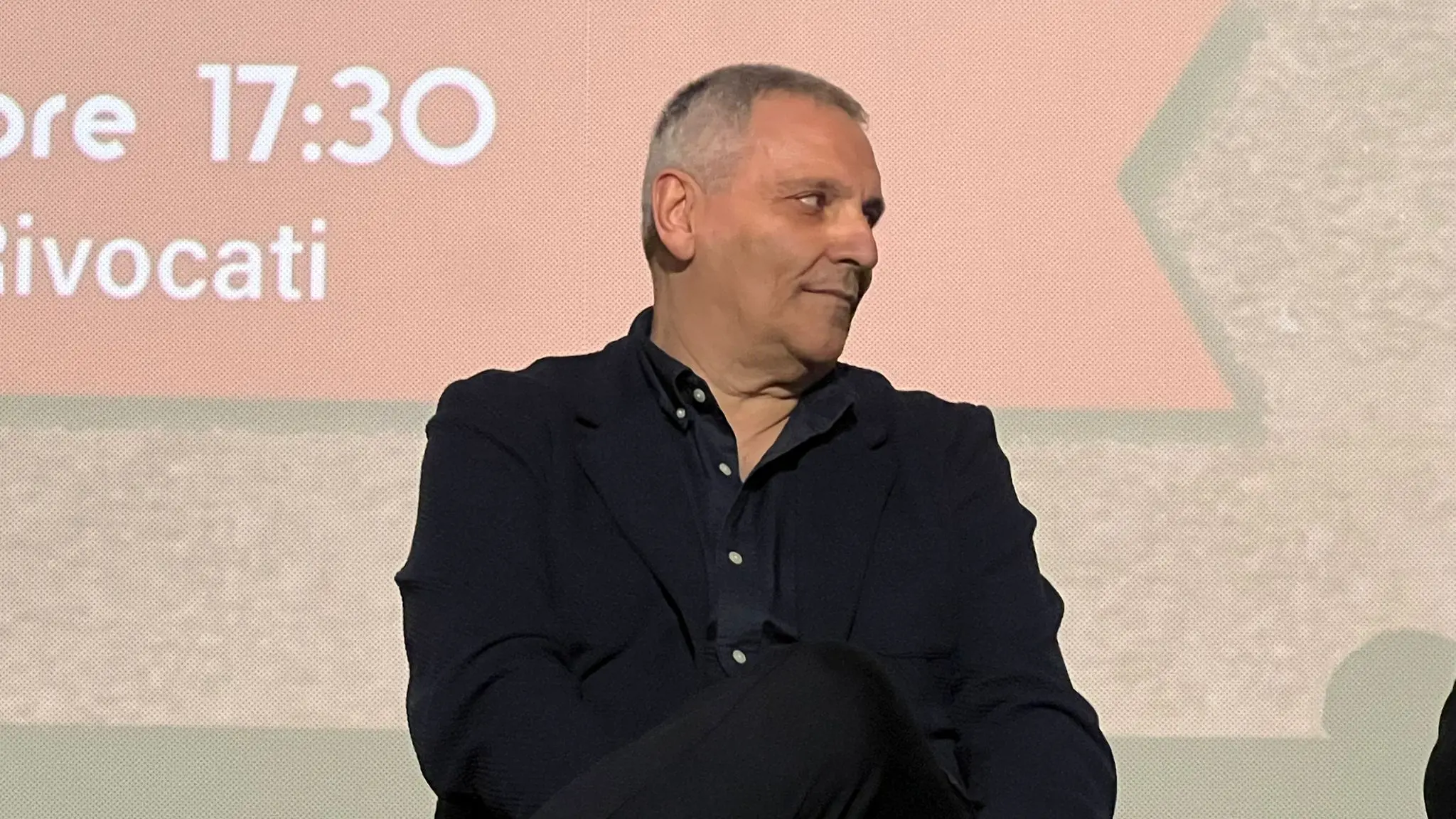 De Giovanni a Cosenza: «La Calabria merita rispetto, non copertine vuote»