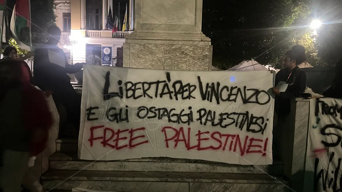 Mentre la tregua monopolizza i media il coordinamento e la community Pro Palestina ricordano il sacrificio e il contributo essenziale dei sanitari e invitano a tenere alta l\\u2019attenzione: \\u00ABC\\u2019\\u00E8 un popolo che sta tornando casa senza averne pi\\u00F9 una\\u00BB