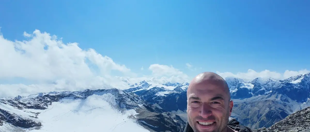 Scalzo nel gelo e nella lava dell’Etna: la sfida mai tentata del reggino Claudio\nLombardo\n