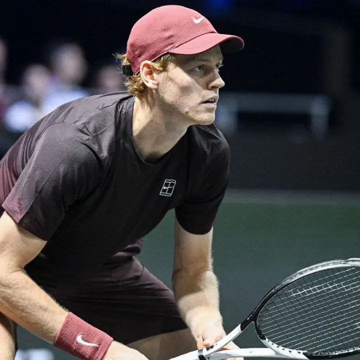 Tennis, un Sinner poco brillante elimina Cerundolo e vola ai quarti a Parigi\n