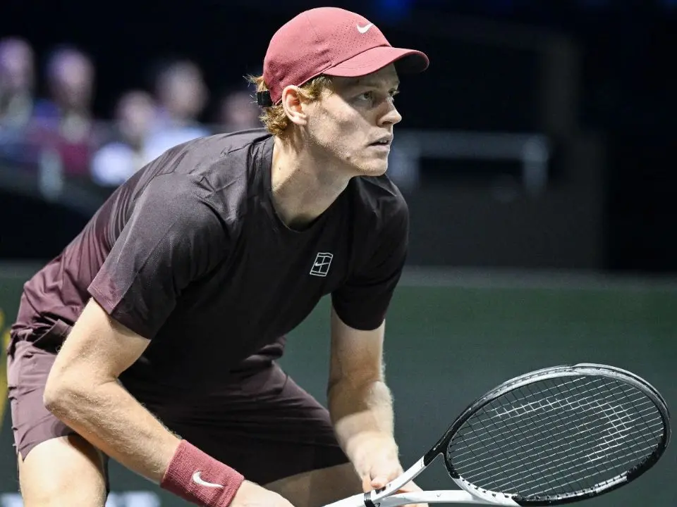 Tennis, un Sinner poco brillante elimina Cerundolo e vola ai quarti a Parigi