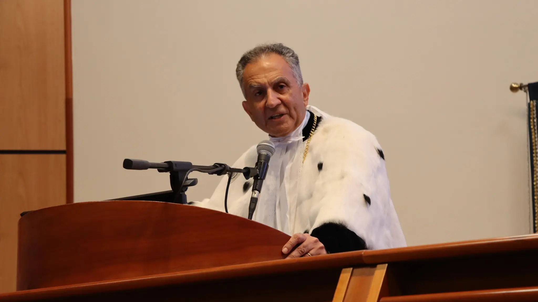 <p>Nicola Leone</p>\\n