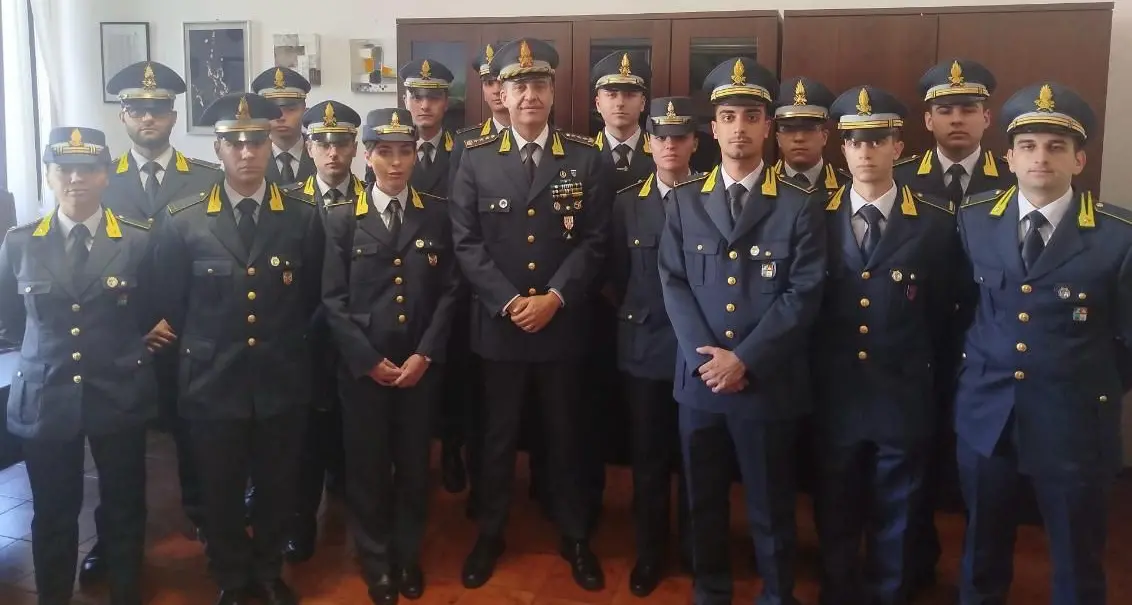 Guardia di Finanza, a Catanzaro\u00A0arrivano 15 nuovi marescialli. Il saluto del comandante Manno\n
