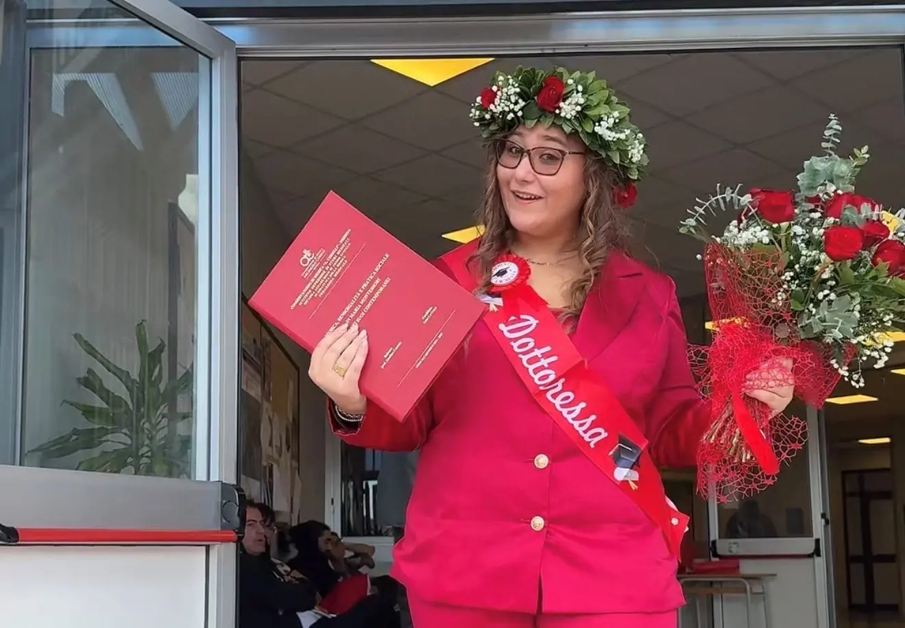 Si laurea a 18 anni con il massimo dei voti: la storia di Anna La Croce, simbolo di forza e musica\n