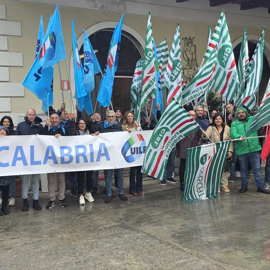 Scioperano a Lamezia Terme i lavoratori del comparto socio sanitario: no al contratto peggiorativo\n