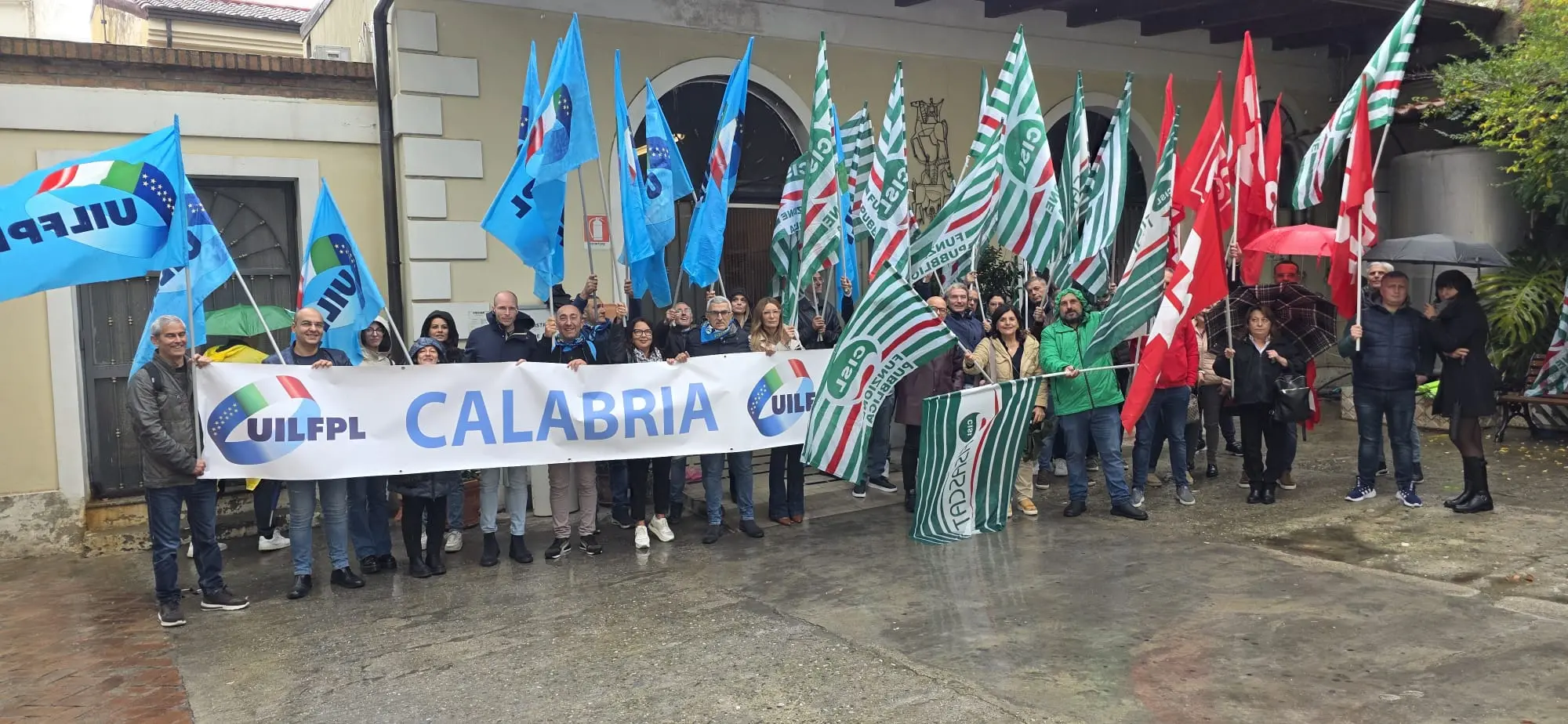 Scioperano a Lamezia Terme i lavoratori del comparto socio sanitario: no al contratto peggiorativo\n