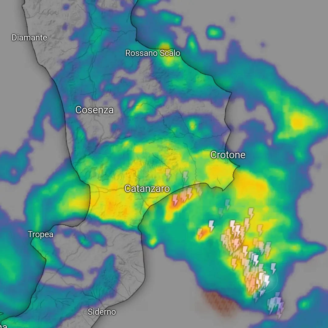 Straripa un torrente nel Catanzarese mentre la Calabria jonica si prepara a un nuovo assalto del maltempo