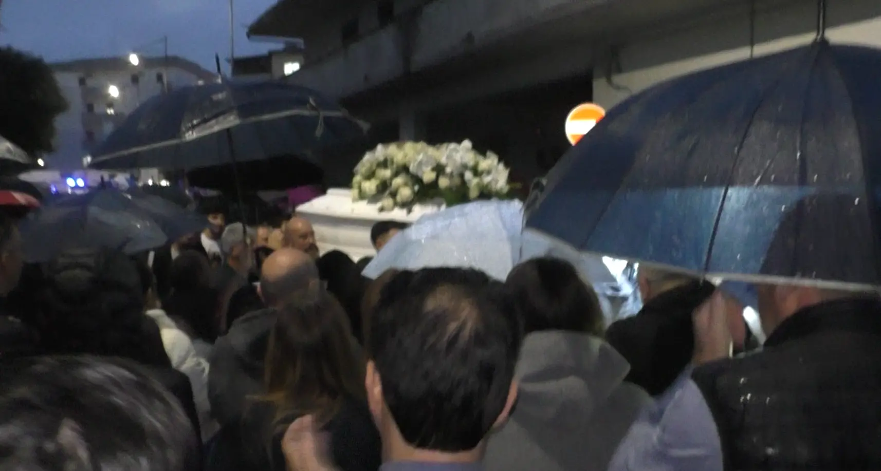 Gioia Tauro, l'ultimo straziante saluto a Nicodemo