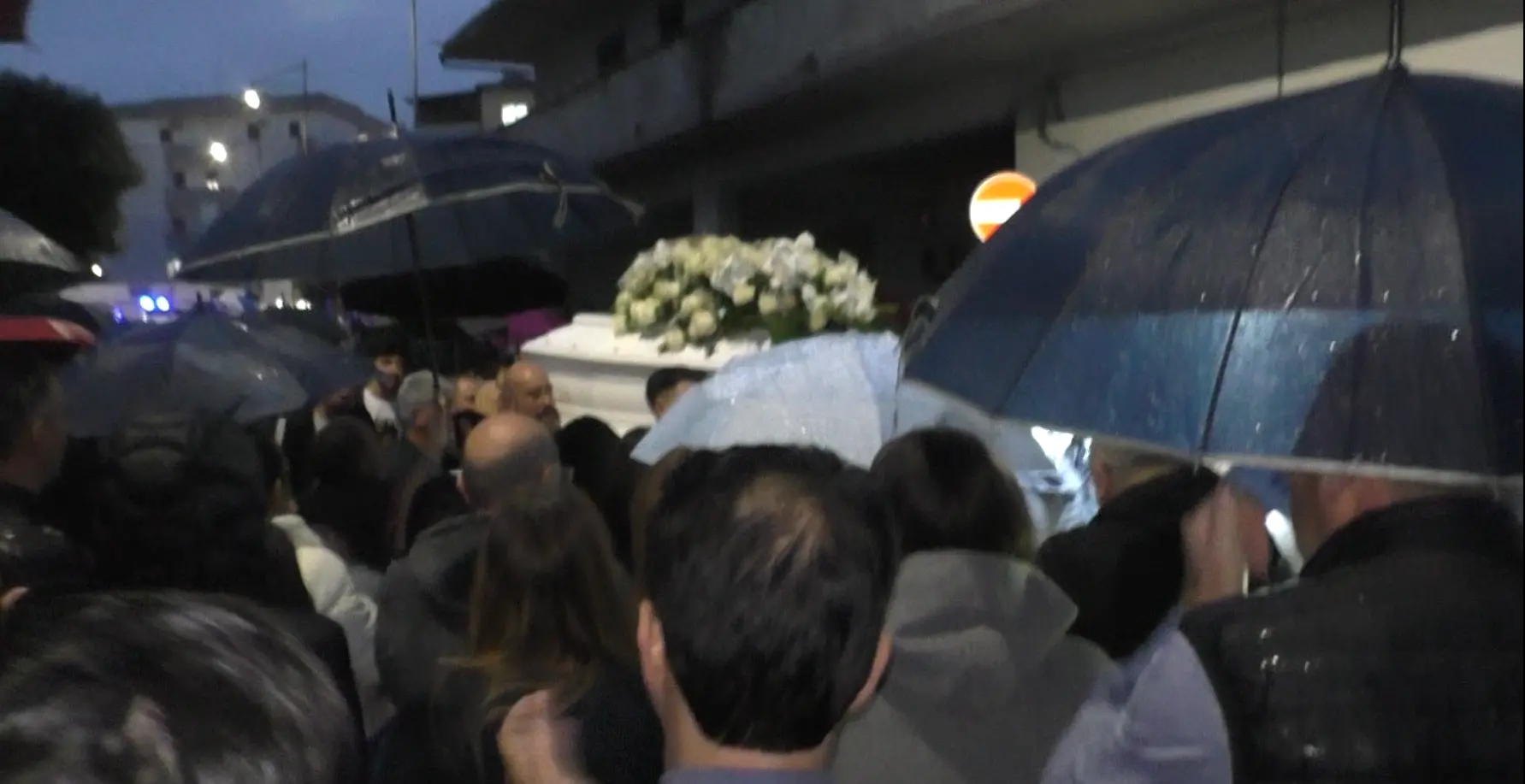 Gioia Tauro, l'ultimo straziante saluto a Nicodemo