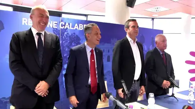 Nasce il Policlinico di Cosenza ma Cosenza non c’è: firma in Regione senza il sindaco che convoca un Consiglio superato dai fatti\n