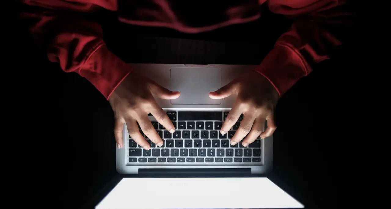 Agcom “blocca” 48 siti porno: dal 12 novembre niente più libero accesso, ecco i portali interessati