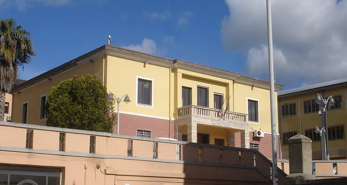 Corruzione elettorale a Cotronei, la promessa di gestire gli eventi natalizi e i soldi consegnati a mano dal sindaco