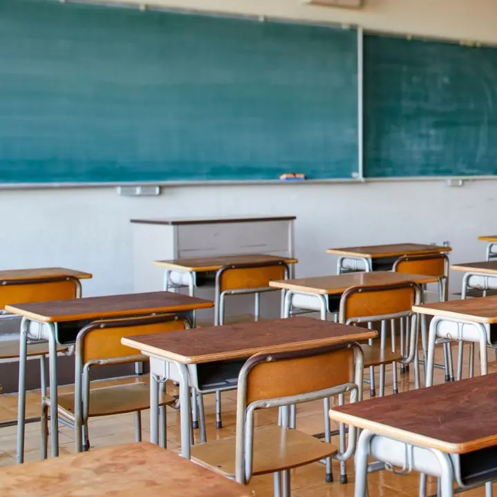 Manca l’acqua in alcuni quartieri di Catanzaro, scuole chiuse lunedì per evitare disagi: ecco quali\n