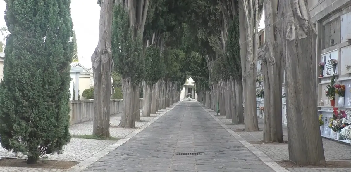 Visite cimiteriali nel comune di Reggio: ecco gli orari fino al 30 marzo 2026\n