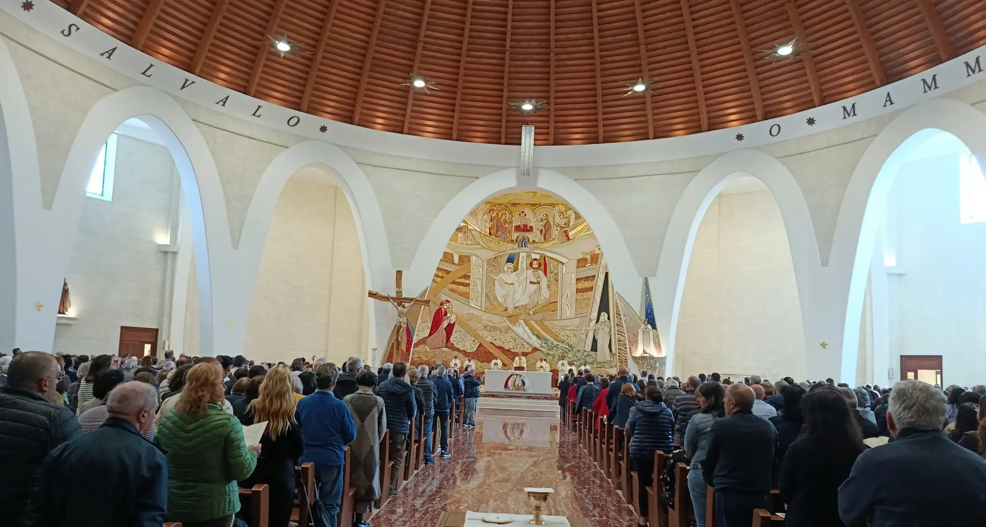 Paravati abbraccia Mamma Natuzza: in migliaia la ricordano a sedici anni dalla morte