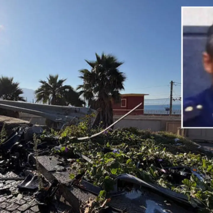 Suv contro volante della polizia nel Napoletano: muore un agente, arrestato l’automobilista fuggito\n