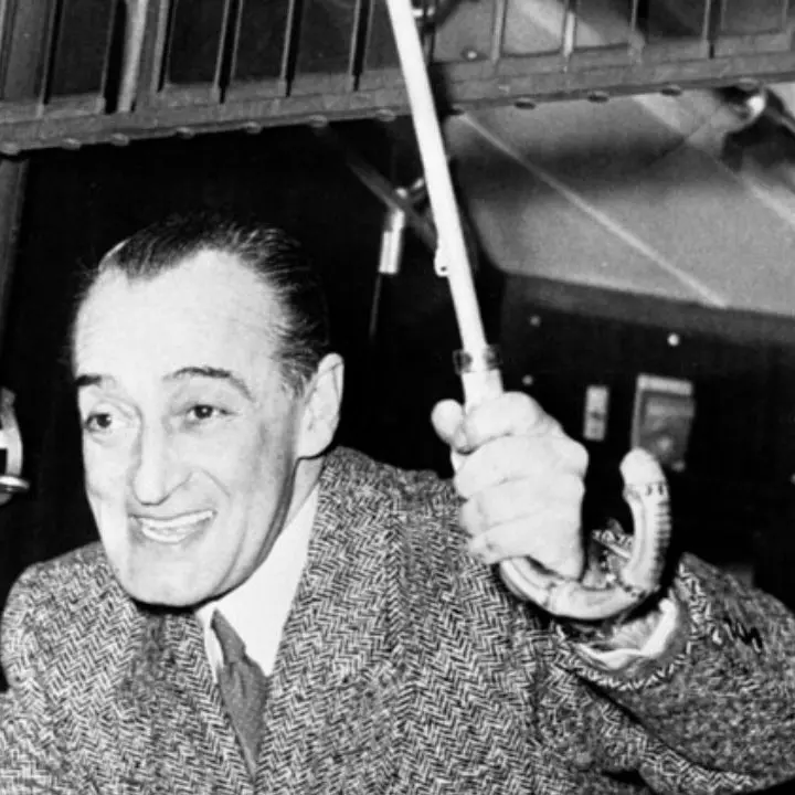 La morte rende gli uomini tutti uguali:\u00A0una riflessione sulla morte partendo dalla Livella di Totò tra Foscolo e la filosofia\n