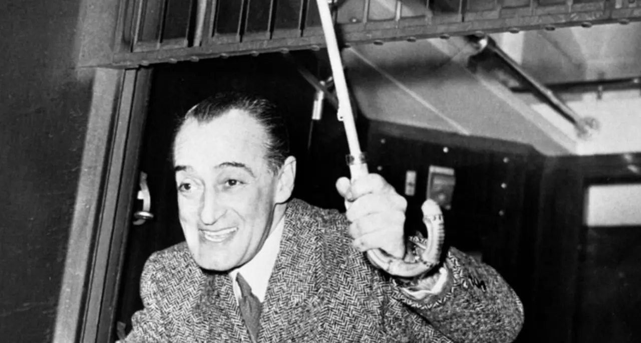 La morte rende gli uomini tutti uguali:\u00A0una riflessione sulla morte partendo dalla Livella di Totò tra Foscolo e la filosofia\n