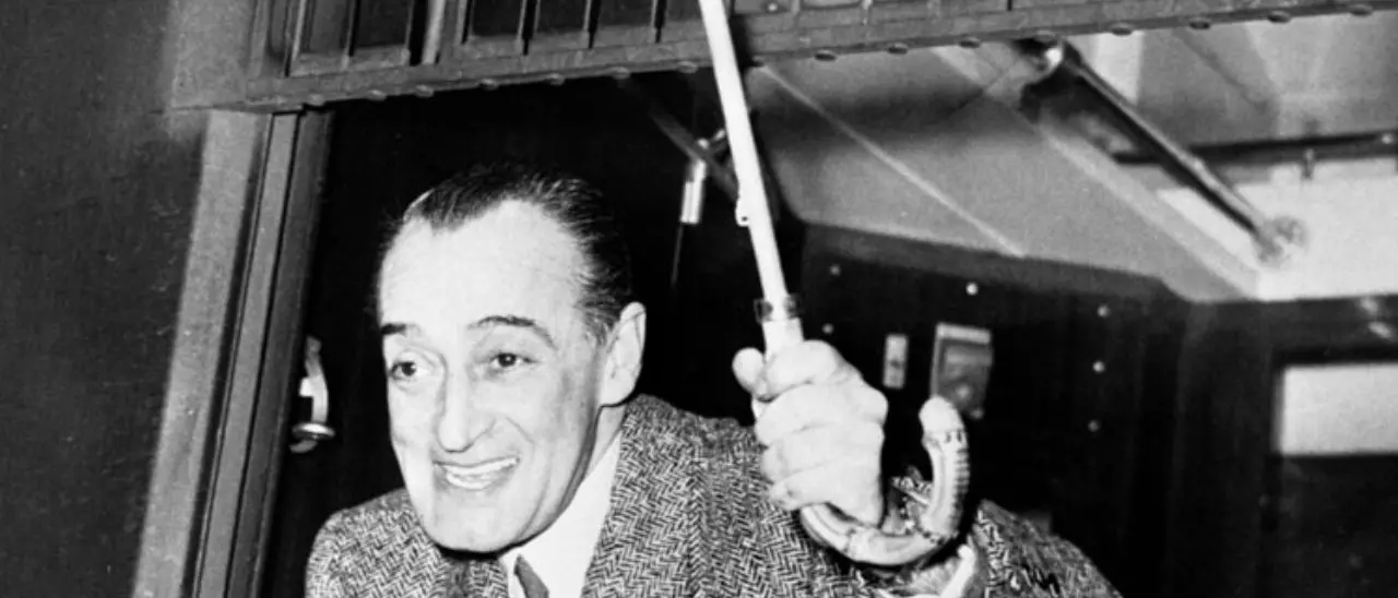 La morte rende gli uomini tutti uguali:\u00A0una riflessione sulla morte partendo dalla Livella di Totò tra Foscolo e la filosofia\n