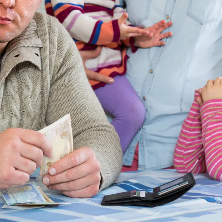 Famiglie monoreddito con figli, la Calabria maglia nera: «Asili nido insufficienti e welfare debole, il Sud resta indietro»\n