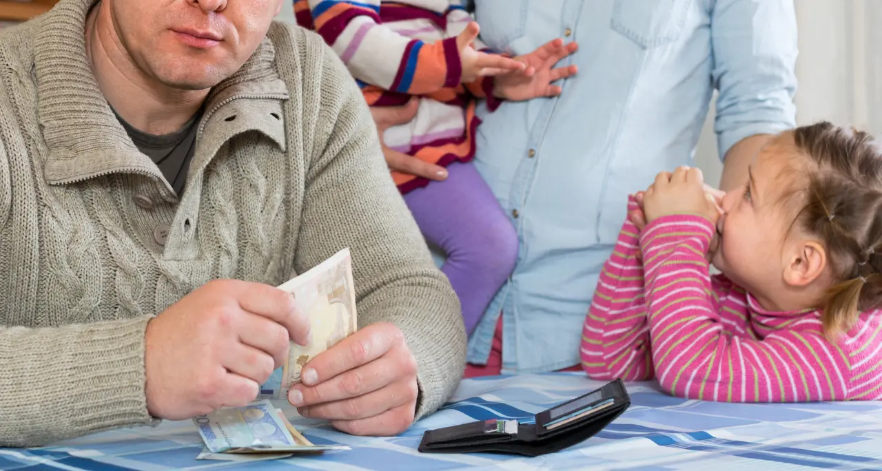 Famiglie monoreddito con figli, la Calabria maglia nera: «Asili nido insufficienti e welfare debole, il Sud resta indietro»\n