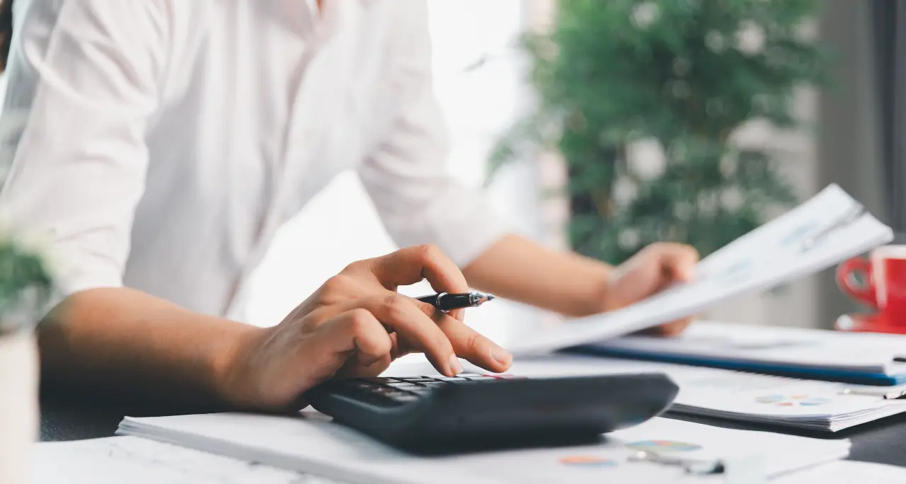 Pressione fiscale in Italia al 42,6%, la più alta dal 2020: tasse e contributi hanno raggiunto quasi un miliardo di euro\n