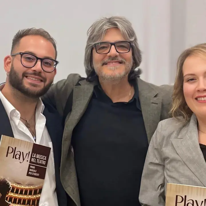 “Play! La musica nel teatro”: un viaggio tra arte e formazione al Liceo Morelli-Colao di Vibo Valentia\n