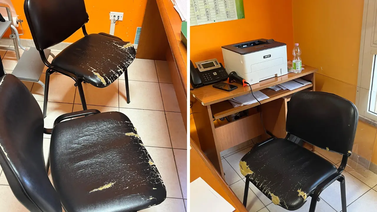 «Quelle sedie sono l’emblema della sanità vibonese. Chi guida l’Asp non prova vergogna?»: la denuncia di Città Attiva\n