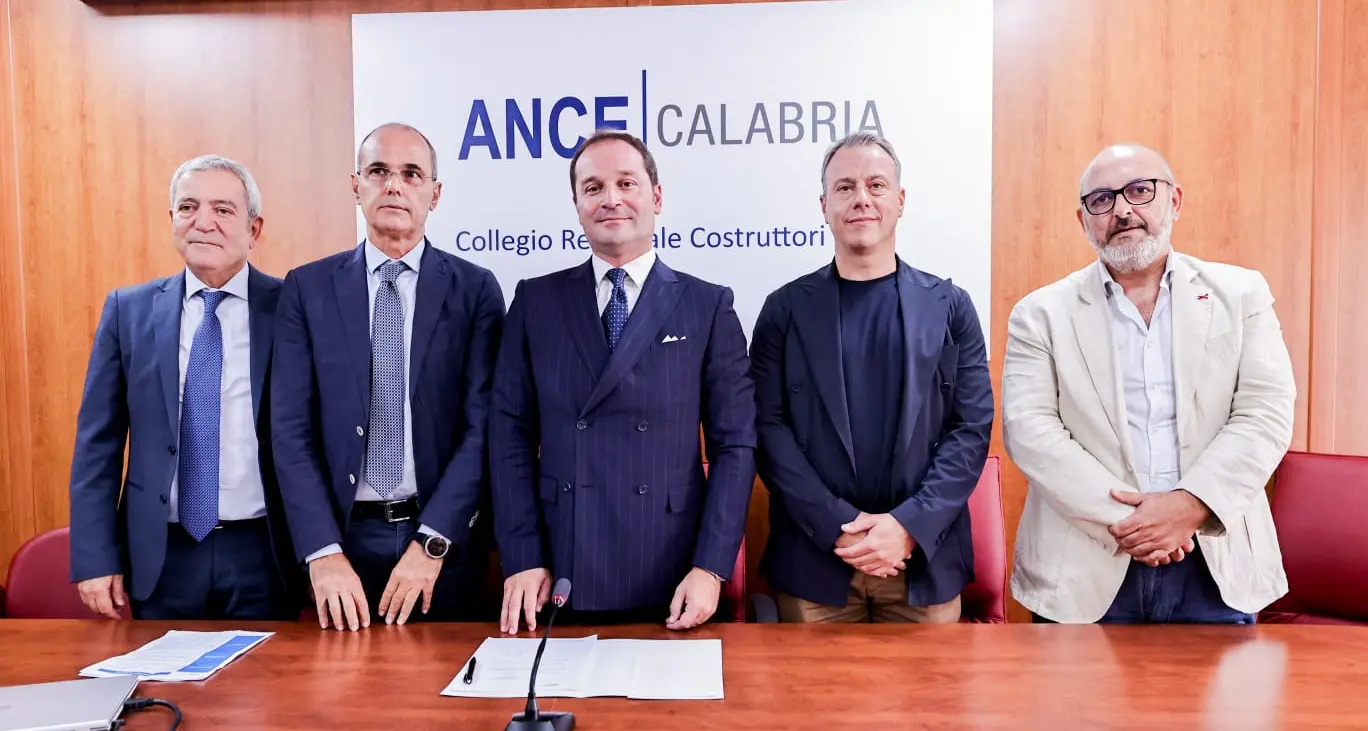 Crediti fiscali, l’allarme di\u00A0Ance Calabria:\u00A0«Le nuove norme mettono a rischio centinaia di imprese edili»\n